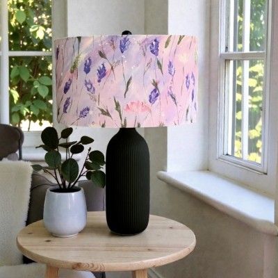 Abat-jour réalisé avec le tissu Lavande décliné en coton ou en suédine velours