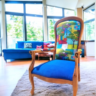 Fauteuil réalisé avec le tissu Pinède en suédine velours